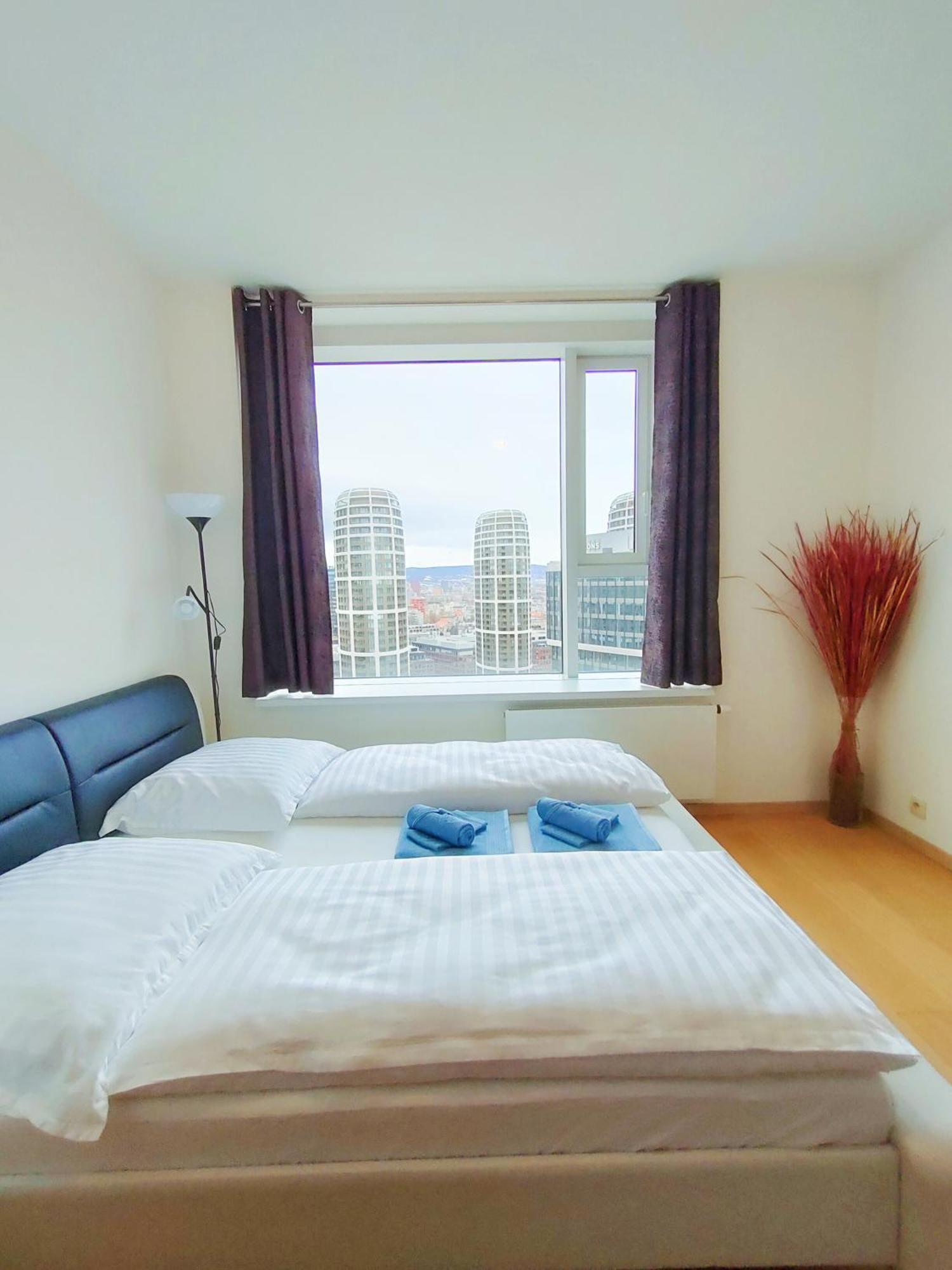 Sag Romantic 22 Floor Panorama City Free Parking Free Wifi Pressburg Exterior foto